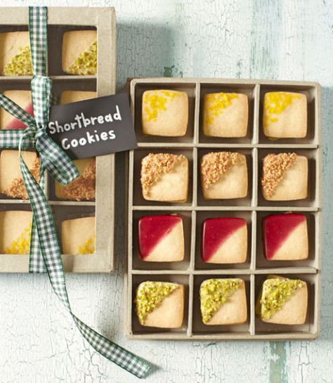 Displayed in a clear-topped checkerboard box, bite-size shortbread cookies—dipped in fruity glazes, chopped nuts, and citrus zest—pass for tiny works of art. Bonus: The sturdy container can later hold other petite treasures like jewelry or sewing notions. Recipe: Shortbread Cookies Edible Holiday Gifts, Christmas Desserts Easy, Homemade Food Gifts, Shortbread Cookie Recipe, Christmas Food Gifts, Edible Gifts, Shortbread Cookies, Cookies Recipes Christmas, Holiday Cookies