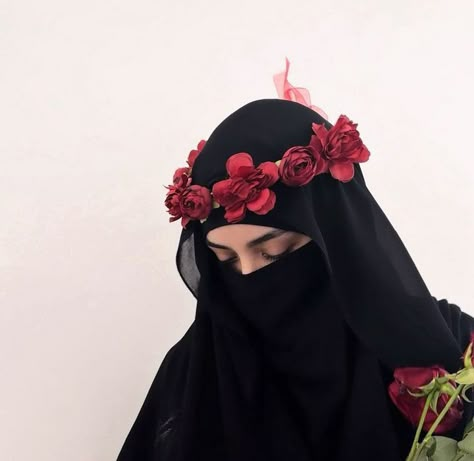 Niqab Dp, Niqabi Aesthetic, Hijabi Dpz, Fb Picture, Niqab Aesthetic, Stylish Images, Eid Images, Islamic Picture, Couples Hidden Face Pics