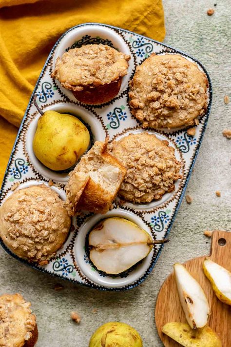 These pear muffins are easy to make and are bursting with spiced pear flavor. And the best part is the crumble topping made with oats and brown sugar for a sweet, crunchy streusel. These delicious muffins are great for an easy breakfast or an afternoon snack! Pear Protein Muffins, Pear Muffin, Muffins With Crumble Topping, Brown Sugar Muffins, Pear Desserts, Pear Cobbler, Pear Dessert Recipes, Quince Recipes, Pear Muffins