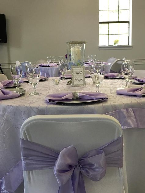 Lavender Wedding Lilac Table Setting Quinceanera, White And Purple Quinceanera Theme, Lavender Quinceanera Centerpieces, Quince Decorations Lavender, Qencenera Ideas Light Purple, Lavender Quince Decorations, Lilac Quinceanera Ideas Decor, Lilac Quince Decorations, Pastel Purple Quinceanera Theme