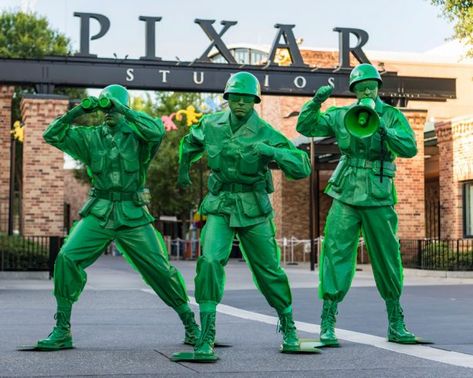 Green Army Man Drum Corps in Toy Story Land Toy Story Soldiers, Disfraz Toy Story, Army Men Toys, Disney Characters Costumes, Toy Story Land, Green Army Men, Soldier Costume, Toy Story Costumes, Green Costumes