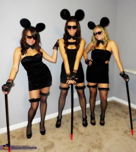 HALLOWEEN! Three Blind Mice - wanna do this...clever idea! Three Blind Mice Halloween Costumes, Three Blind Mice Costume, 3 People Costumes, Three Blind Mice, Halloween Costumes For 3, Costume Works, Mouse Costume, Hallowen Costume, Homemade Costumes