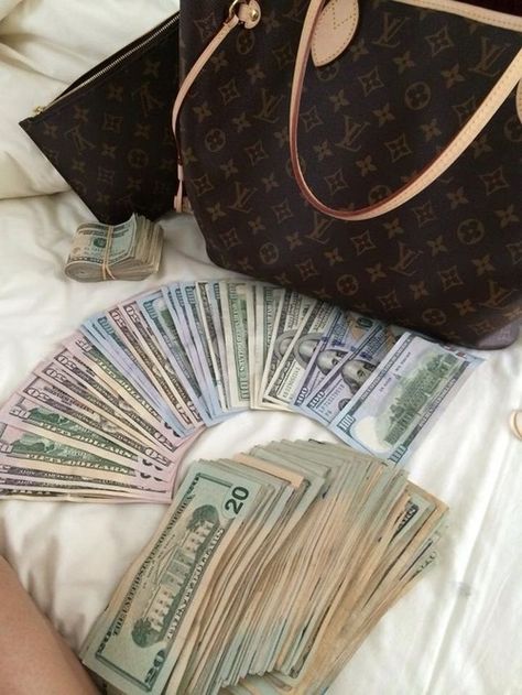 kjoe10:  ebenezerxscrooge:  luxury | Tumblr unter We Heart It.  #AlottaMotivation #GoodMorning Luxury Tumblr, Life Goals Future, Expensive Taste, Money On My Mind, Shirt Diy, Luxe Life, Money Goals, Rich Life, Money Cash