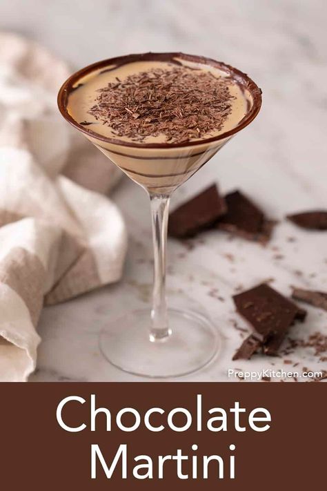 Chocolate Martini Recipe, Irish Coffee Recipe, Cheesecake Oreo, Desserts In A Glass, Chocolate Martini, Preppy Kitchen, Boozy Desserts, Ginger Smoothie, Chocolate Liqueur