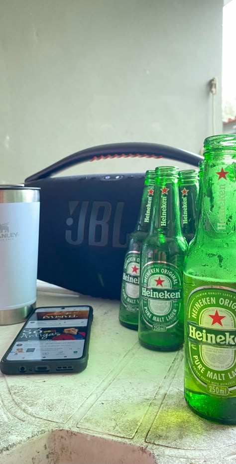 Fake Story Heineken, Heineken Fake Story, Fake Story Bebida, Broken Iphone Screen, Bbq Night, Party Drinks Alcohol, Image Moto, Ankle Bracelets Diy, Fake Life