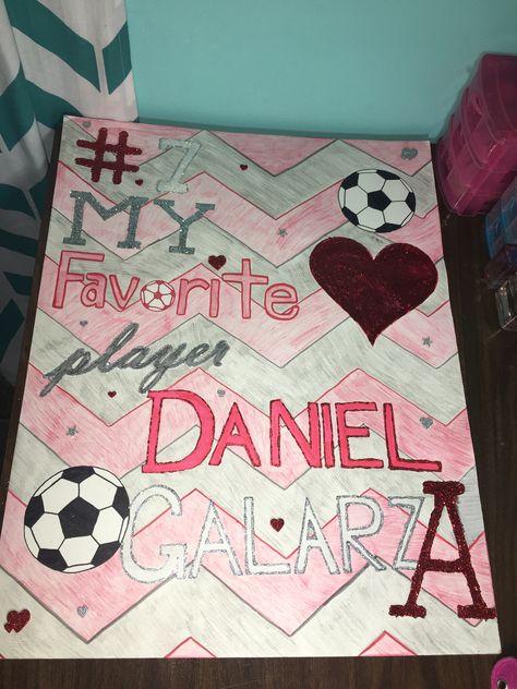 Boyfriend Basketball Poster, Football Related Gifts For Boyfriend, Cute Basketball Posters For Boyfriend, Soccer Bf Gift Ideas, Cute Soccer Posters For Friend, Football Posters High School Ideas Bf, Gift Ideas For Soccer Boyfriend, Poster For Soccer Boyfriend, Soccer Poster Ideas For Boyfriend