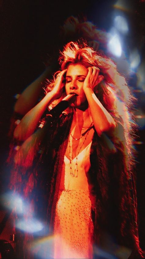 Stevie Nicks Wallpaper, Graham Dunne, Fleetwood Mac Concert, Stevie Nicks Style, Billie Lourd, Lindsey Buckingham, Stevie Nicks Fleetwood Mac, 70s Aesthetic, Daisy Jones