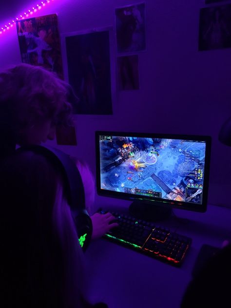 league of legends Gamer Pics Aesthetic, Heeseung Gamer, League Of Legends Aesthetic, League Of Legends Gameplay, Game Coc, Aesthetics List, Gamer Aesthetic, League Of Legends Game, Aesthetic Men