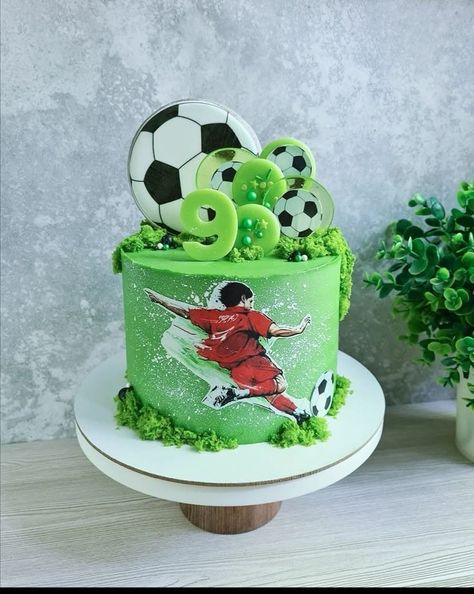 Football Cake Design, Disney Princess Cake Topper, Soccer Birthday Cakes, Sports Themed Cakes, Football Birthday Cake, Soccer Cake, Disney Princess Cake, Candy Bar Party, Football Theme Party