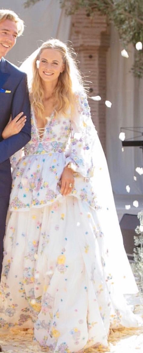 Mia Maples Wedding Dress, Poppy Delevigne House, Daisy Wedding Dress Bridal Gowns, Mamma Mia Wedding Dress, Poppy Wedding Dress, Poppy Delevingne Style, Poppy Delevigne Style, Poppy Delevingne Wedding, Wedding Poppy