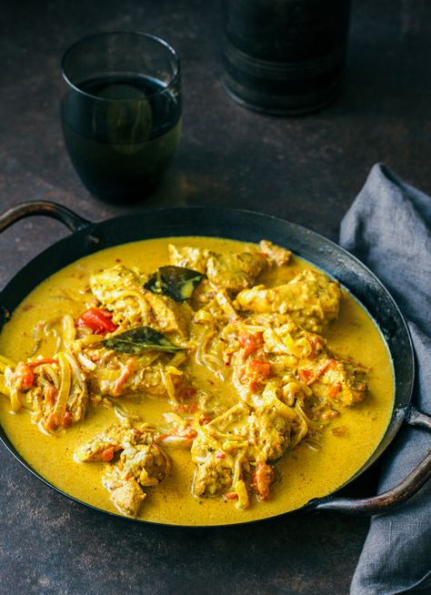 Sri Lankan Chicken, Sri Lankan Chicken Curry, Sri Lankan Recipes, Winter Dishes, Small Food Processor, Curry Dishes, Artisan Food, Curry Chicken Recipes, Chicken Curry