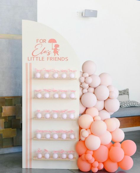 Party Favor Display Ideas, Party Rental Ideas, Champagne Birthday, Deco Ballon, Champagne Wall, Candy Stand, 1st Birthday Girl Decorations, Anna Birthday, Elegant Birthday Party