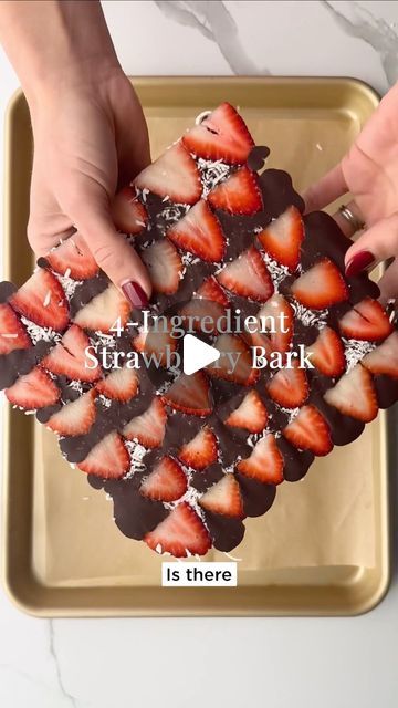 Jessica Sepel - JSHealth® 🧿 on Instagram: "4-INGREDIENT STRAWBERRY BARK 🍫⁠
⁠
2023 was definitely the year of chocolate bark – this version was our favourite! So easy, and it looks SO beautiful too. ⁠
⁠
Here’s what you need...⁠
- 200g (7oz) strawberries, sliced⁠
- 1/2 cup (40g) shredded coconut ⁠
- 150g (5.3oz) dark chocolate, melted ⁠
- 1 tsp coconut oil⁠
⁠
Method:⁠
Spread the strawberries across a lined baking tray. Sprinkle the coconut over the top. ⁠
⁠
Mix the coconut oil into the melted chocolate. Pour the chocolate over the top of the strawberries and spread evenly with a spoon. Top with a little sprinkle of sea salt. ⁠
⁠
Place in the freezer for 30 minutes or until set. ⁠
‧⁠
‧⁠
‧⁠
‧⁠
#jshealth #jshealthrecipe #healthyrecipe #strawberrybark⁠" Strawberry Bark, Trifle Cake, Burrata Recipe, Quick Treats, Apple And Peanut Butter, Plant Based Cookbook, Bark Recipe, Melted Chocolate, Chocolate Bark