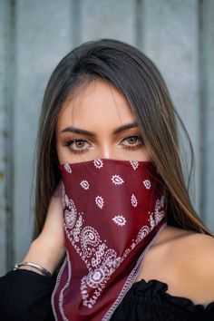 How To Make A Bandana Face Mask How To Wear Bandana, Wearing Bandana, Bandana Outfit, Bandana Girl, Mask Girl, Face Tattoos, Face Mask Fashion, Red Bandana, Face Tattoo