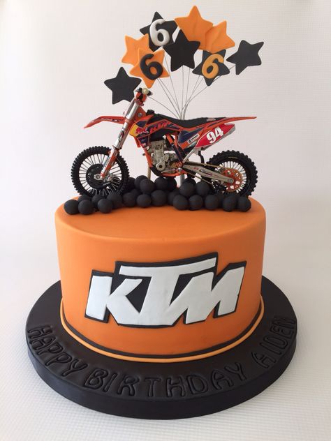 KTM motor cross cake Motorbike Cakes, Dirtbike Birthday Party, Motor Cake, Motocross Cake, Bolo Motocross, Motorcycle Birthday Cakes, Motorbike Cake, Bike Cake, Bike Birthday Parties