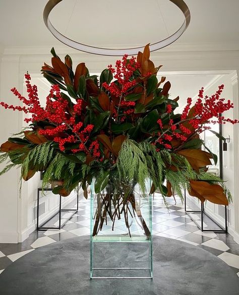 winter floral arrangements Modern Holiday Floral Arrangements, Modern Christmas Floral Arrangements, Floral Arrangements Winter, Flower Arrangements Winter, Christmas Greenery Arrangements, Holiday Flower Arrangements, Xmas Flowers, Winter Flower Arrangements, Christmas Floral Designs