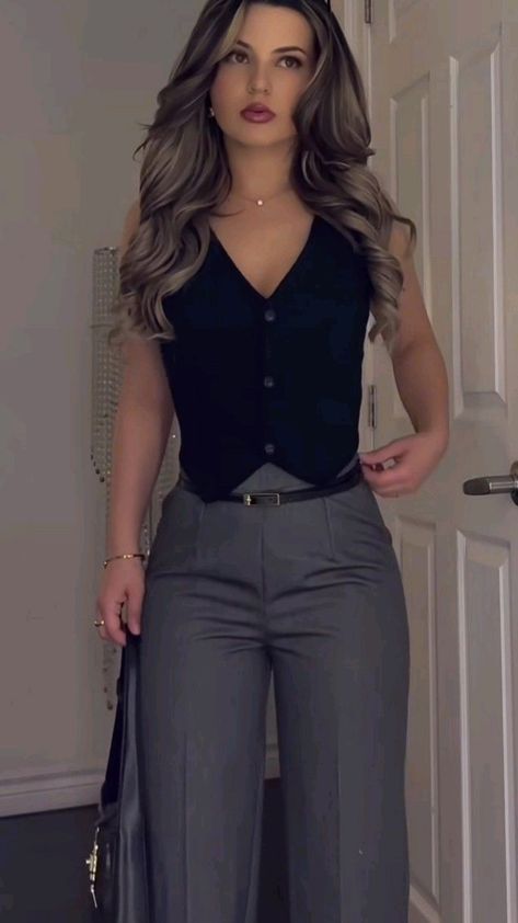 Cute Professional Outfits, Elegance Dress, Luxury Photography, Professional Outfits Women, Stylish Work Attire, Business Casual Outfits For Work, Elegante Casual, Classy Fashion, Classy Work Outfits