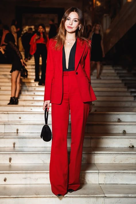 Venus Outfits, Red Pants Outfit, Red Tuxedo, Wedding Guest Outfit Winter, Zara Suits, Race Wear, Look Festival, Red Dress Women, Woman Suit Fashion