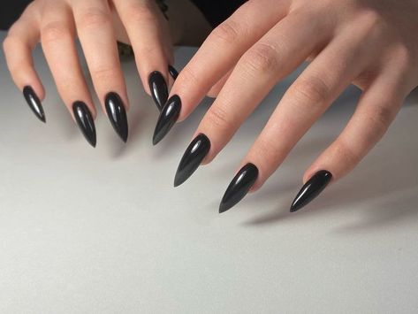 Long Black Nails, Vampire Nails, Black Stiletto Nails, Band Nails, Sharp Nails, Black Acrylic Nails, Hippie Nails, Airbrush Nails, Vintage Nails