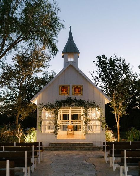 #sundayservice #sundayvibes #sundaymotivation “Love is the bridge between you and everything.”- Rumi. A quiet moment in our little white chapel reminds us of the beauty of connection and the power of love to bring people together. Photographer// @primrosebybrooke #chapel #chapelwedding #littlewhitechapel #texas #texaswedding #houston #houstonweddings #luxurywedding #allinclusive #collegestation #collegestationtx #houstonweddingvenue #weddingvenue #7flodge #bedandbreakfast #weddingplannin... Wedding Ideas Chapel, Little White Chapel Wedding, Tiny Chapel, Home Chapel, Outdoor Chapel, Stone Chapel, Wedding Chapels, Prayer Garden, Little White Chapel