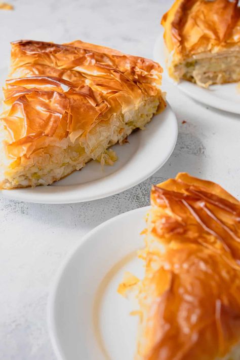 Chicken Leek Pie With Filo Zucchini And Cheese, Filo Pastry Recipes, Chicken And Leek Pie, Cheese Pie Recipe, Mediterranean Appetizers, Zucchini Patties, Ricotta Pie, Baked Apple Dessert, Leek Pie