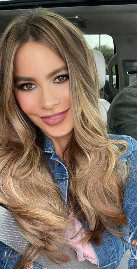 Sofia Vergara Blonde, Sofia Vergara Hair Color, Jennifer Lopez Hair Color, Sofia Vergara Hair, Long Hair Trim, Ash Blonde Hair Balayage, Jlo Hair, Jennifer Lopez Hair, Perfect Blonde Hair