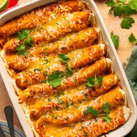 Ground Chicken Enchiladas Healthy, Lauren Fit Foodie Recipes, High Protein Chicken Enchiladas, High Protein Enchiladas, Protein Chicken Enchiladas, Healthy Enchilada Recipe, Lauren Fit Foodie, Carb Balance Tortillas, High Protein Recipes Dinner