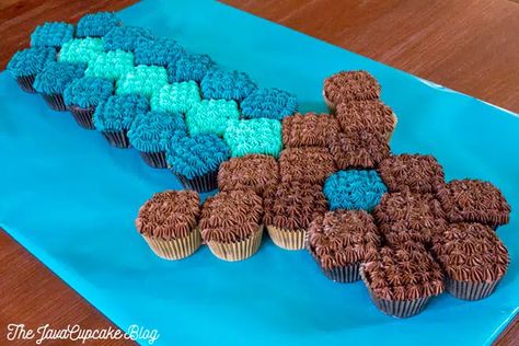 18 Coolest Minecraft Cakes Ideas For Your Next Party Cupcakes Minecraft, Pastel Minecraft, Minecraft Cakes, Cakes At Home, Minecraft Cupcakes, Minecraft Birthday Cake, Pull Apart Cupcake Cake, Cube Cake, Pull Apart Cake