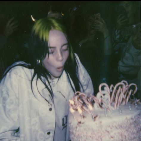 Billie Eilish Birthday, Green Hair, Favorite Person, Billie Eilish, Love Of My Life, Girl Birthday, Love Her, Snapchat, A Woman