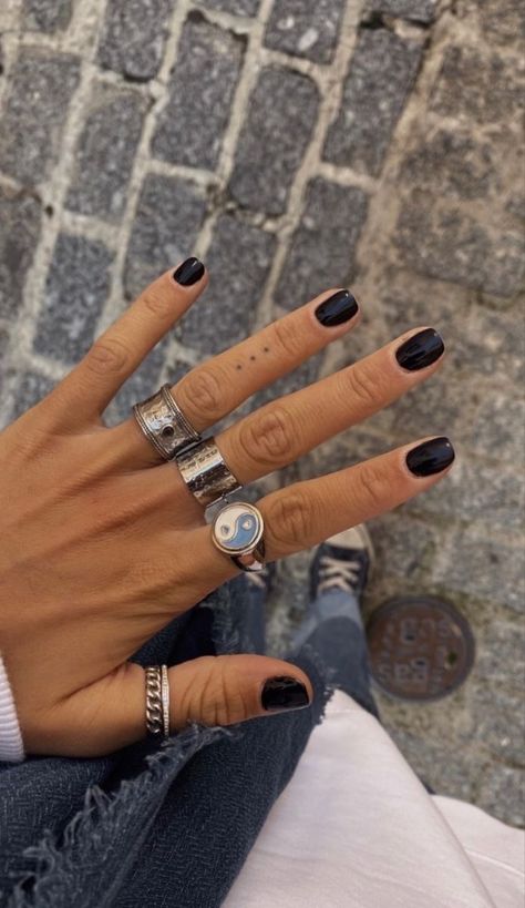 Many Rings On Hand Aesthetic, Rings Everyday Casual, Winter Nail Art Designs, Hand And Finger Tattoos, Nail Ring, Winter Nail Art, Winter Nail, Minimalist Nails, Dream Nails