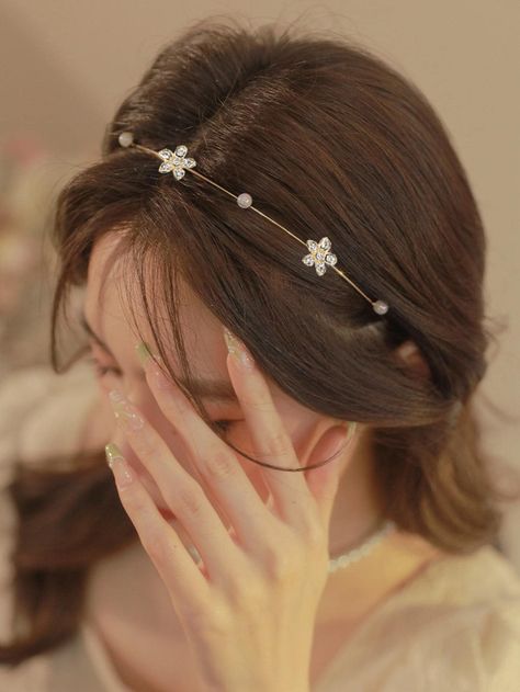 Faux Pearl & Flower Decor Headband | SHEIN USA Butterfly Headpiece, Korean Hair Accessories, Simple Prom Hair, Pearl Headpiece, Comfortable Headbands, Tiara Hairstyles, Manicure Nails, Metal Headbands, Hairstyle Look