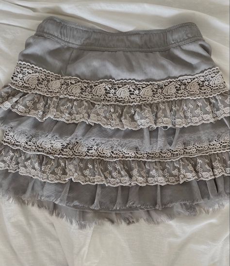 Dark Coquette Skirt, Grey Coquette Outfit, Coquette Skirt Outfit, Ruffle Mini Skirt Outfit, Coquette Skirts, Ruffled Skirt Outfit, Coquette Pants, Grey Coquette, Coquette Skirt