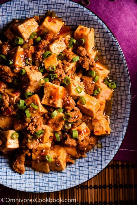 Authentic Mapo Tofu (麻婆豆腐) - An easy mapo tofu recipe that creates the authentic taste of China | omnivorescookbook.com Mapo Tofu Recipe Easy, Carne Adobada, Mapo Tofu Recipe, Mapo Tofu, Authentic Chinese Recipes, Tofu Recipe, Tofu Dishes, Asian Inspired Dishes, Easy Chinese Recipes