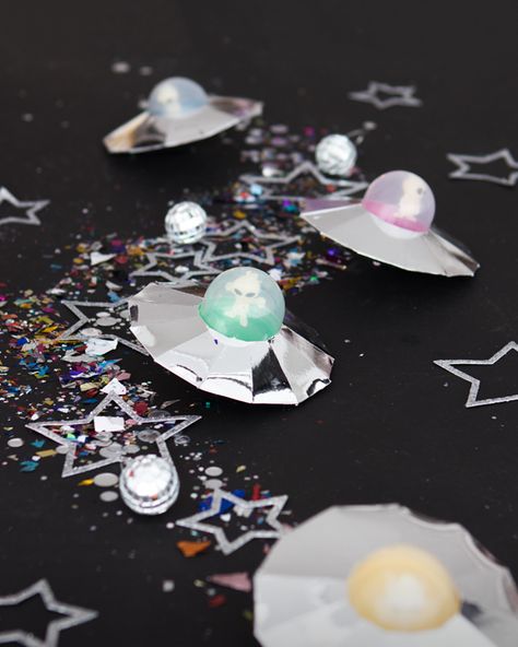 Cosmic Theme Party, Space Aesthetic Party, Disco Alien, Pizza Planeta, Cosmic Birthday, Futuristic Party, Alien Party, Fishing Wire, Quinceanera Planning