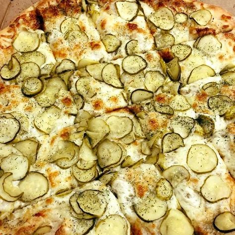 Homemade Garlic Sauce, Dill Pickle Pizza, Pickle Pizza Recipe, Pickle Pizza, Pickle Party, Cooking For Kids, Cooking With Kids Easy, Pizza Ideas, Spicy Pickles