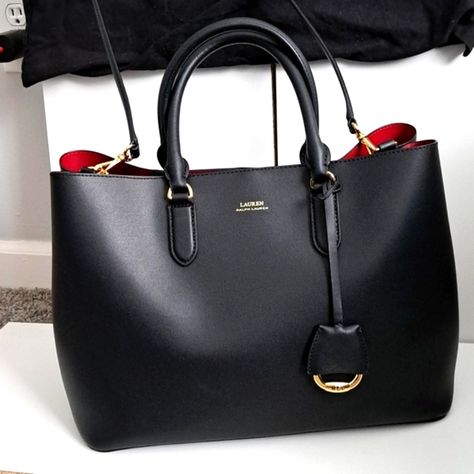 Ralph Lauren Purse Ralph Lauren Purse, Ralph Lauren Bag, Ralph Lauren Purses, Outfit Elegante, Ralph Lauren Tote, Packing Bags Travel, Dream Bags, Red Black Style, Ralph Lauren Bags