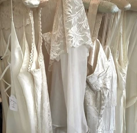 Aelin Galathynius, Cora Reilly, Cream Aesthetic, Vanilla Latte, White Swan, Light Academia, White Dresses, White Aesthetic, Lace Pattern