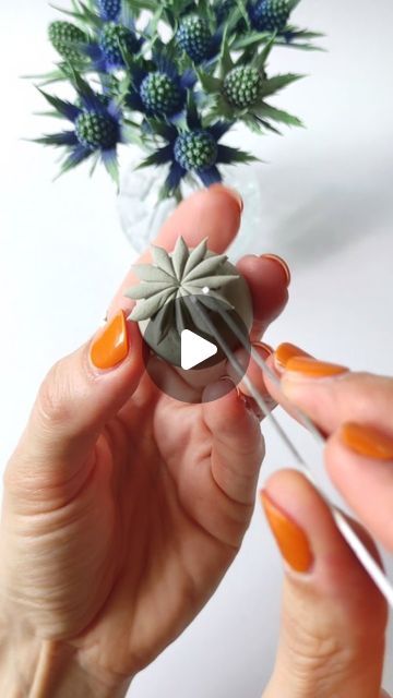 Clay Flowers | Inese Veismane on Instagram: "Poppy heads add a unique touch to flower arrangements and wreaths. Let's create them from air-dry polymer clay and paint with acrylic gouache.
🔸
🔸
🔸
#botanicalart #clayart #claycraft #clayflowers #polymerclaytutorial #claytutorial #flowercraft #diybotanicals #floralcrafting #floraldesign #wreaths #wreathmaker #arteducation" Flower Polymer Clay Tutorial, Air Dry Clay Flowers Tutorial, Clay Flowers Tutorial, Air Dry Clay Flowers, Poppy Heads, Wreath Maker, Acrylic Gouache, Clay Flowers, Polymer Clay Tutorial