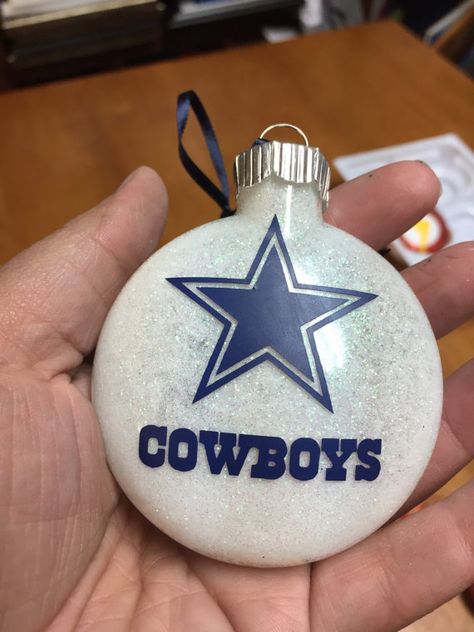 Dallas Cowboys Christmas Tree, Dallas Cowboys Christmas Ornaments, Nfl Crafts, Dallas Cowboys Crafts, Vinyl Christmas Ornaments, Merry Christmas Images Free, Dallas Cowboys Christmas, Christmas Images Free, Christmas Corner