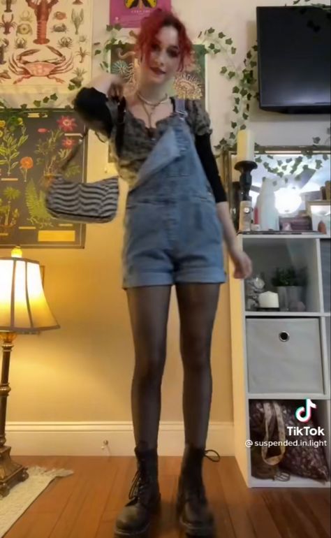 Overall Shorts With Tights, Overalls With Tights, Short Overalls Outfit, High School Fashion, Overalls Outfit, Short Overalls, School Style, Alt Fashion, Shorts With Tights