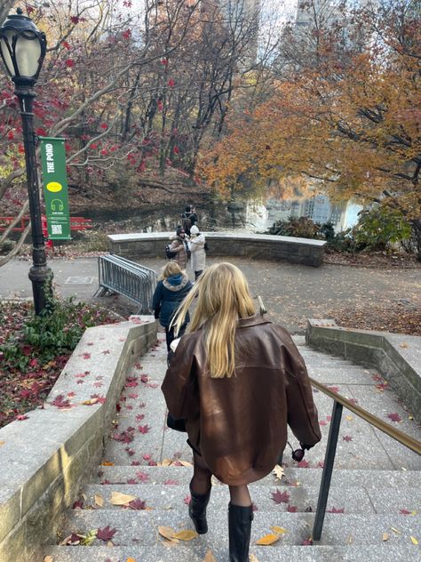 central park Central Park Running Aesthetic, Central Park December, Fall Central Park Photoshoot, Nyc Aesthetic Central Park, Central Park Winter Outfit, Central Park Fall Outfit, Nyc Instagram Pictures Fall, Central Park Instagram Pics, Fall City Photoshoot