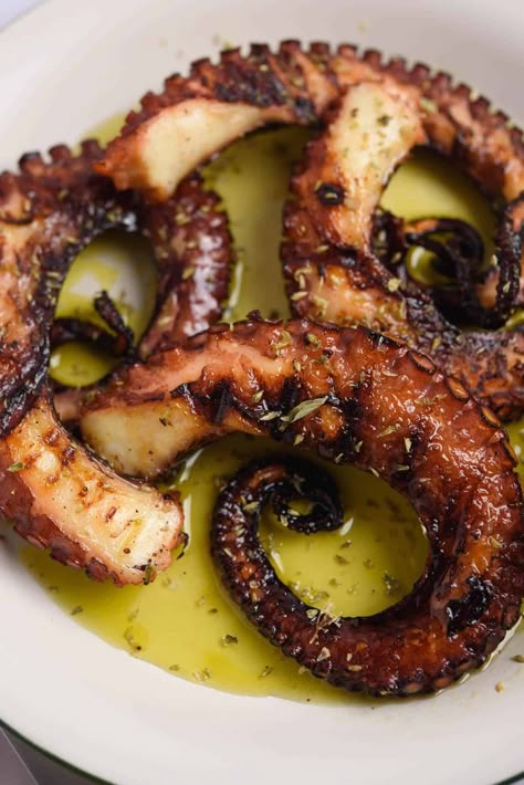 Grilled Octopus Greek-style - Real Greek Recipes Bbq Octopus Recipe, Grilled Octopus Recipe Spanish, Mediterranean Octopus Recipe, Grilled Octopus Recipe Greek, Octopus Grilled Recipes, Greek Octopus Recipes, Octopus Marinade Recipe, Woodfire Grill Recipes, Grilled Calamari Recipes