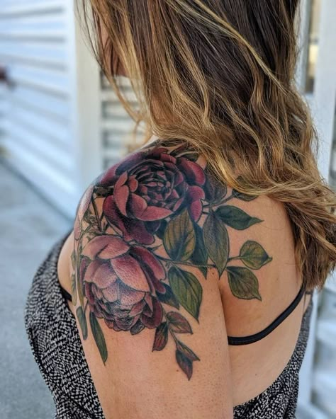 Roses Shoulder Tattoo, Shoulder Cover Up Tattoos, Shoulder Cap Tattoo, Floral Tattoo Shoulder, Rose Shoulder Tattoo, Peony Tattoo, Colored Roses, Ankle Tattoos For Women, Flower Tattoo Shoulder