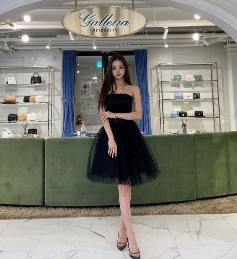 Jia Freezia, Dresses For Occasions, Song Ji A, Feminine Aura, Dear Zia, Idols Fashion, Instagram Pose Ideas, Cherry Vanilla, Soft Girl Style