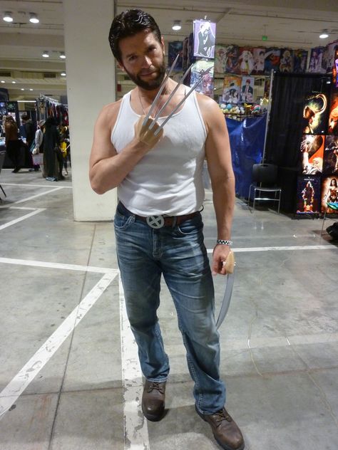 Wolverine - Seattle Ace Comic Con Wolverine And Jean Grey Costume, Wolverine Diy Costume, Diy Wolverine Costume, Wolverine Outfit Ideas, Wolverine Outfit, Costume Halloween Homme, Wolverine Halloween Costume, Jean Grey Costume, Wolverine And Jean