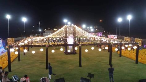 Navratri Ground Decoration, Garba Ground Decoration, Garba Ground, Mehndi Setup, Stage Decoration Photos, Campsite Setup, Navratri 2023, Hindu Wedding Decorations, Engagement Looks