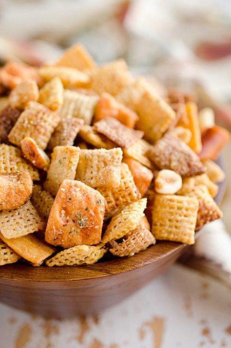 Ultimate Chex Mix Recipe, Savory Chex Mix Recipes, Savory Chex Mix, Savory Chex, Chex Mix Recipes Sweet, Sweet Chex Mix, Chex Recipes, Sweet Chex, Chex Mix Puppy Chow