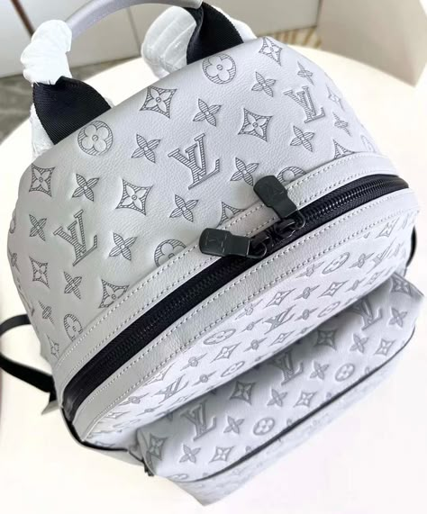 Lv Backpack, Urban Street Fashion, Apparel Design Inspiration, Luxury Backpack, Money Vision Board, Classy Outfits Men, Baby Room Inspiration, Swag Outfits Men, Outfits Hombre