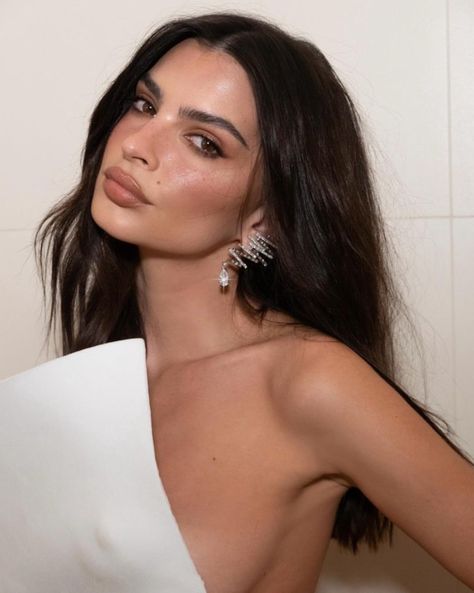 Emily Ratajkowski Makeup, Em Rata Style, Candice Swanepoel, October 10, Emily Ratajkowski, Beautiful Smile Women, Pretty Jewellery, Ig Story, Makeup Inspo