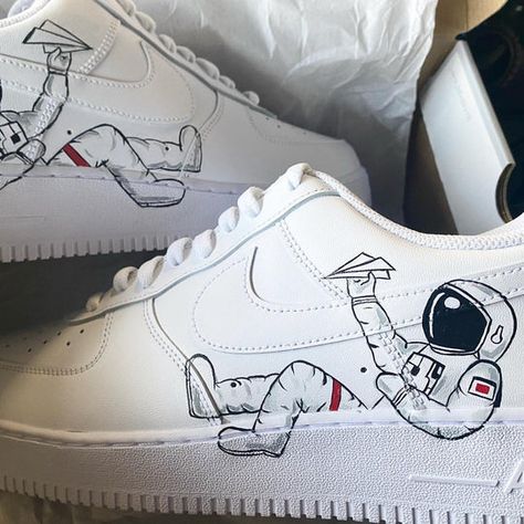 Wedding Tennis Shoes, Shoe Art Designs, Nike Shoes Boys, Sneakers Air Force, Custom Sneakers Diy, Air Force Shoes, Custom Painted Shoes, Custom Shoes Diy, Nike Shoes Air Force